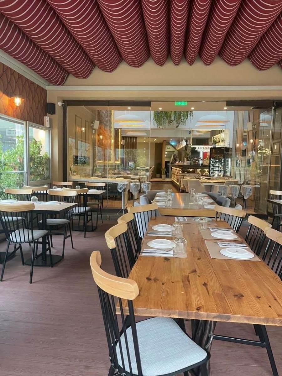 (Προς Ενοικίαση) Επαγγελματικός Χώρος Κατάστημα || Αθήνα Νότια/Γλυφάδα - 210 τ.μ, 5.400€ 